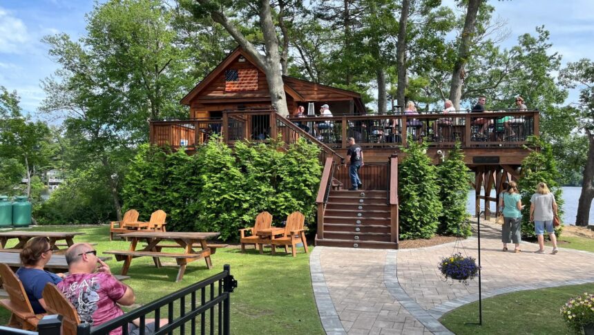 towne tavern and treehouse photos