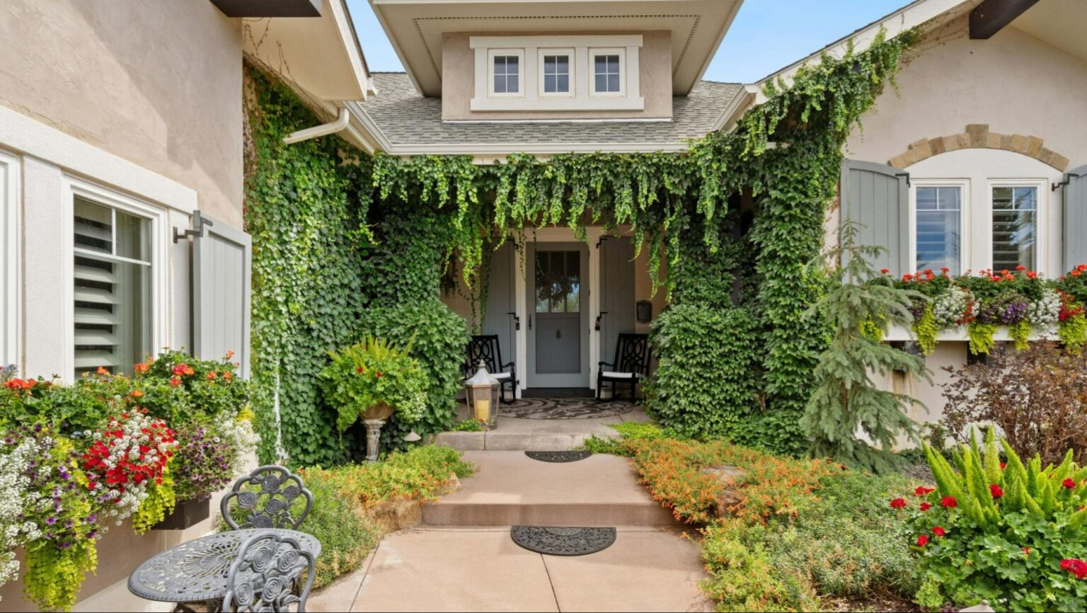 Spring Front Porch Ideas: How to Freshen Up Your Porch for Spring ...