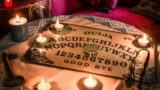 Perusahaan Populer Apa Yang Memiliki Hak Komersial Atas Papan Ouija: Unveiling the Mystery