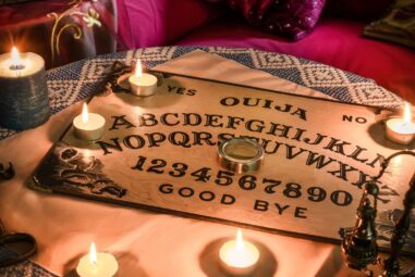 Perusahaan Populer Apa Yang Memiliki Hak Komersial Atas Papan Ouija: Unveiling the Mystery
