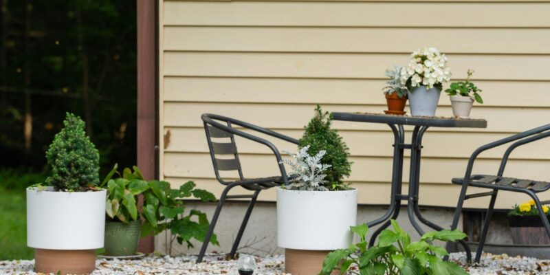 Achieving a Low-Maintenance, High-Style Outdoor
Space