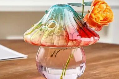Embracing the Timeless Beauty of Murano Glass: A Spotlight on Modern Centerpieces 100%