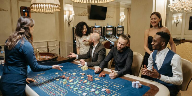The Social Side of Playing Solo: Community Aspects at Today’s Online Casinos