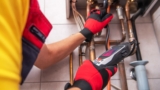 CHOOSING THE RIGHT EMERGENCY PLUMBING SERVICE IN CALGARY: 5 THINGS TO LOOK FOR
